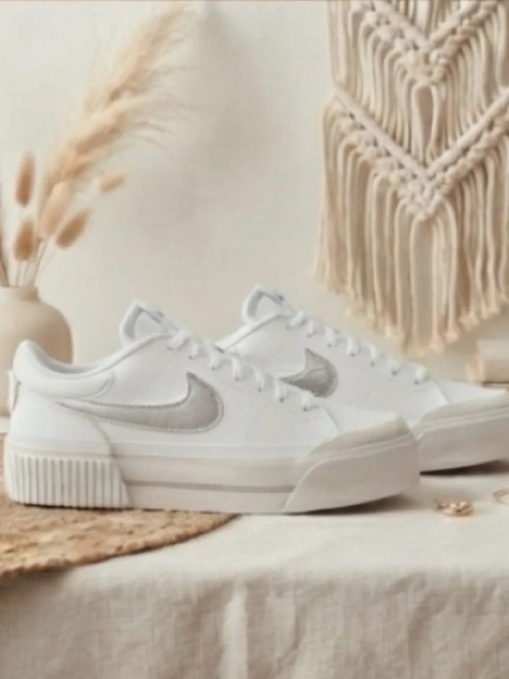 Nike classic feminine
